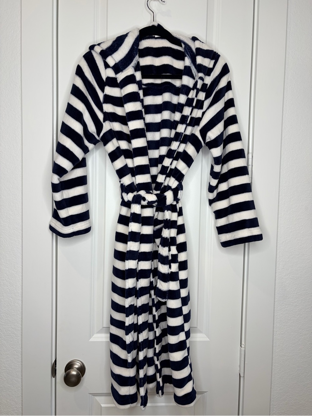 Nordstrom Tucker + Tate Navy White Striped Hooded Plush Robe Size 18/20